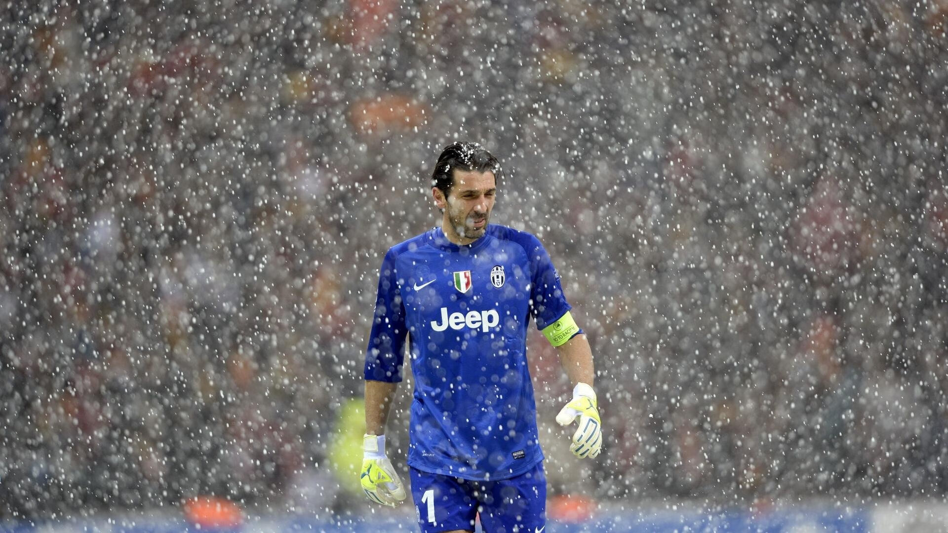 包含JackeyLove在G2比赛中险胜，持续失利引发热议！比赛高潮迭起的词条