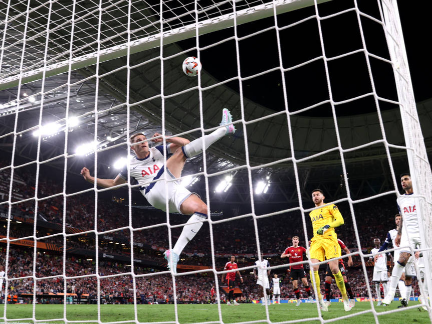 钻石联赛决赛对决在即!曼联演练定位球,波尔图密集防守应对 钻石联赛决赛对决在即!曼联演练定位球,波尔图密集防守应对