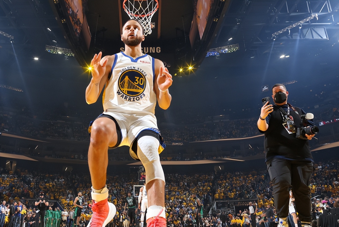 包含库里赛点兑现，国际米兰淘汰圣安东尼奥马刺晋级四强，主帅激动落泪的词条